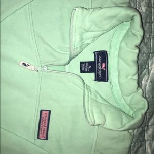 men’s vineyard vines pullover!! 💚